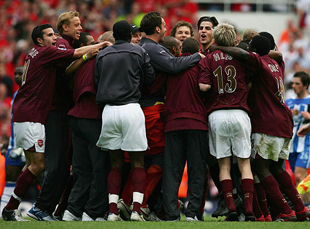 霍伊伦意杯夺冠后发文庆祝 多位曼联前队友点赞（夺得意杯后霍伊伦社媒发文庆祝 多名曼联旧将点赞）