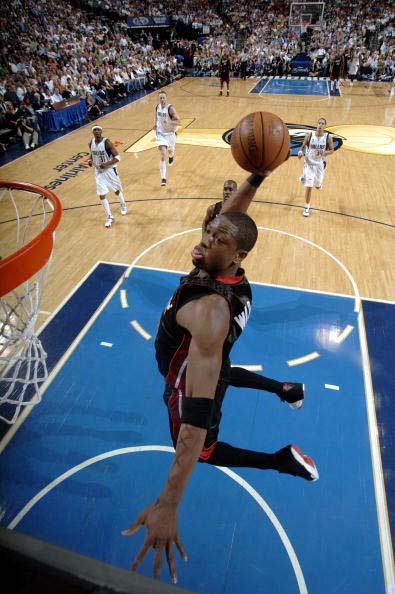 逆天，挪威甲门将点球大战一脚将摆好的球踢走以干扰对方（挪威甲点球大战爆争议 门将将已摆好的球踢走干扰主罚者）